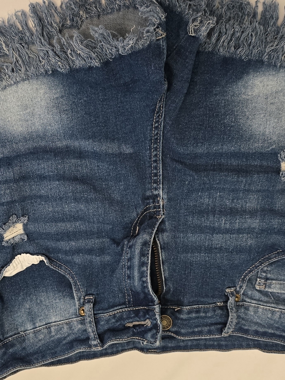 Women’s Frayed Hem Distressed Blue Jeans